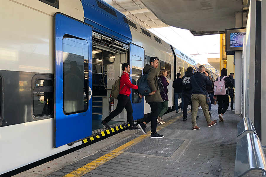 Exiting_Regional_Train_Rome_900x600_Harnish