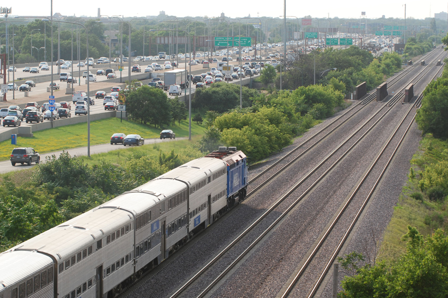 Metra_Kennedy_DSC_0535_Harnish_900x600 An outbound Metra train is passing traffic on the Kennedy Expressway leaving Chicago.