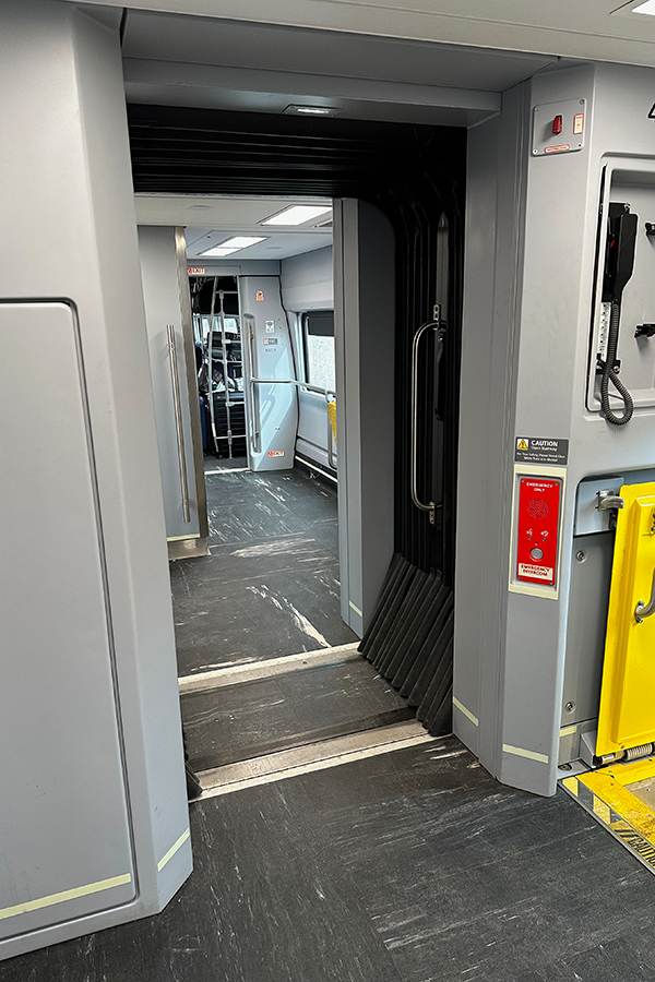 Midwest_New_Siemens_Gangway_Married_600x900