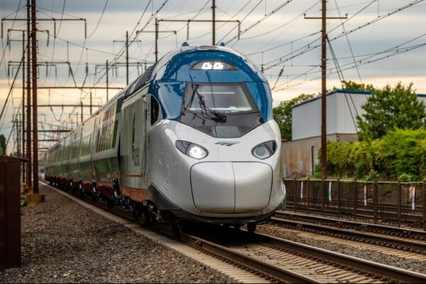 Tell Congress: Provide Guaranteed Funding for Trains