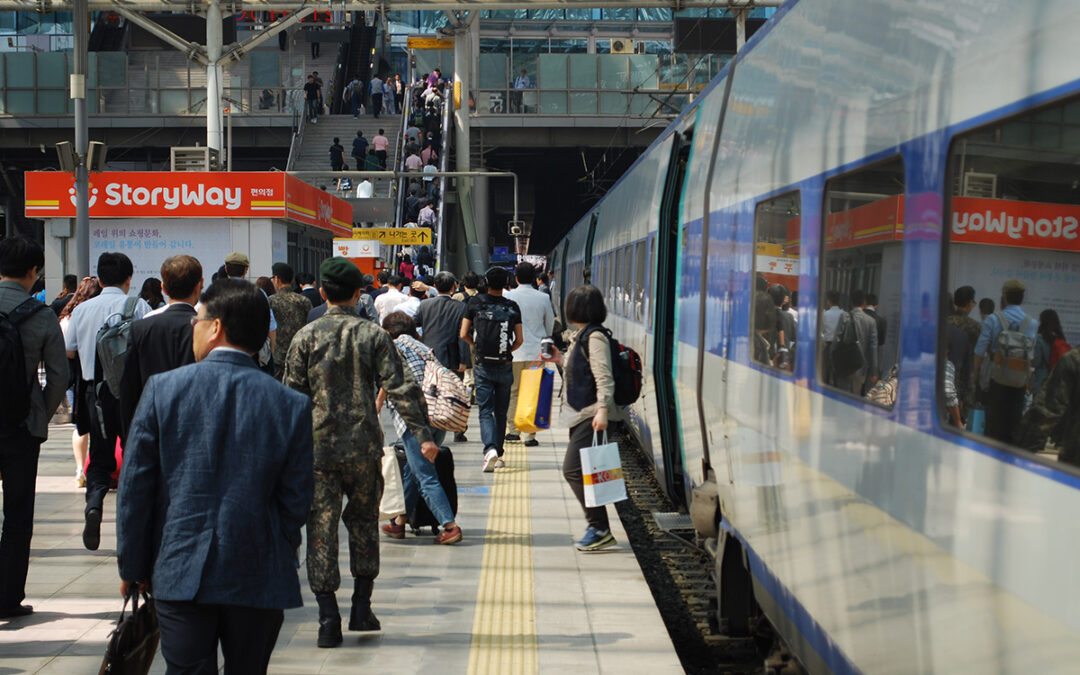 Busy_platform_Seoul_Korea_Harnish_1200x800