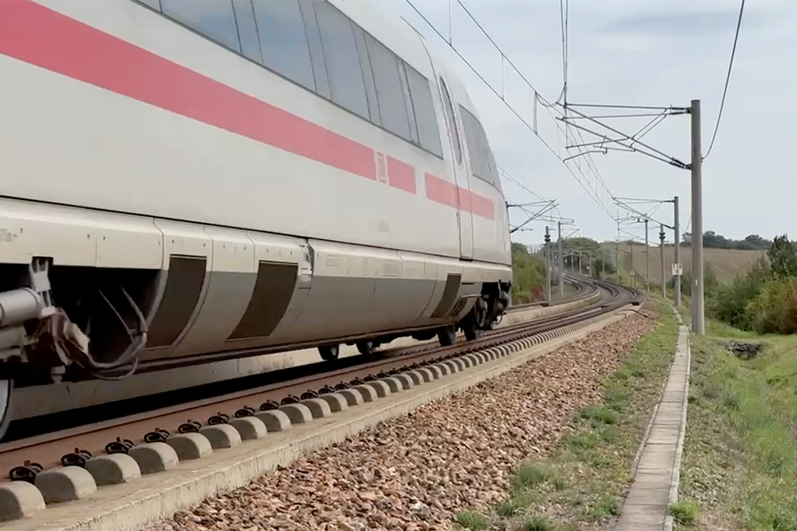 An ICE train is passing close to the viewer while banking into a turn.