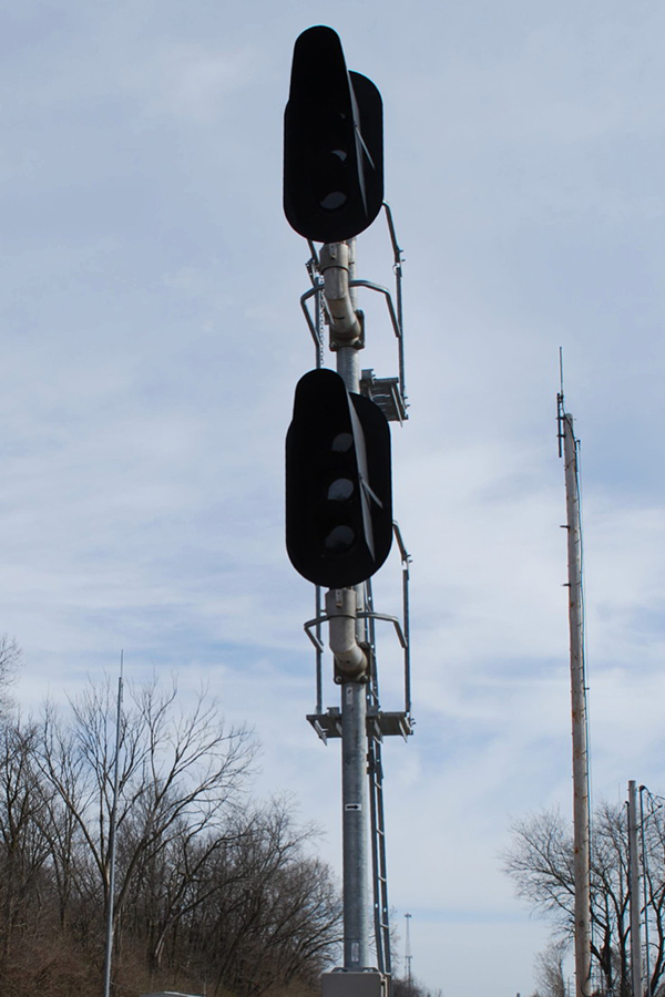 Lincoln_Corridor_Signal_PTC_hardware_Mazonia_Harnish_900x600 A new signal on the Chicago - St Louis corridor with PTC antennas in the background.