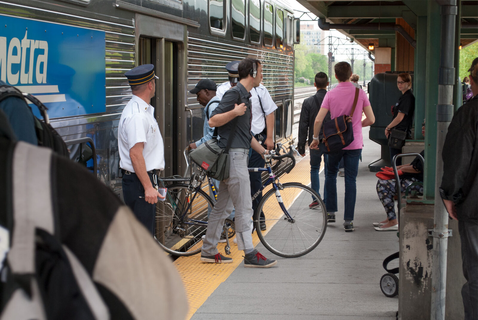 Metra_Electric_57th_bike