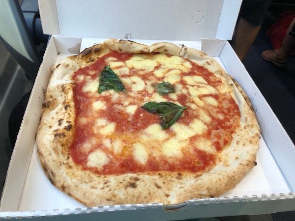 Naples_Pizza_on_Italo