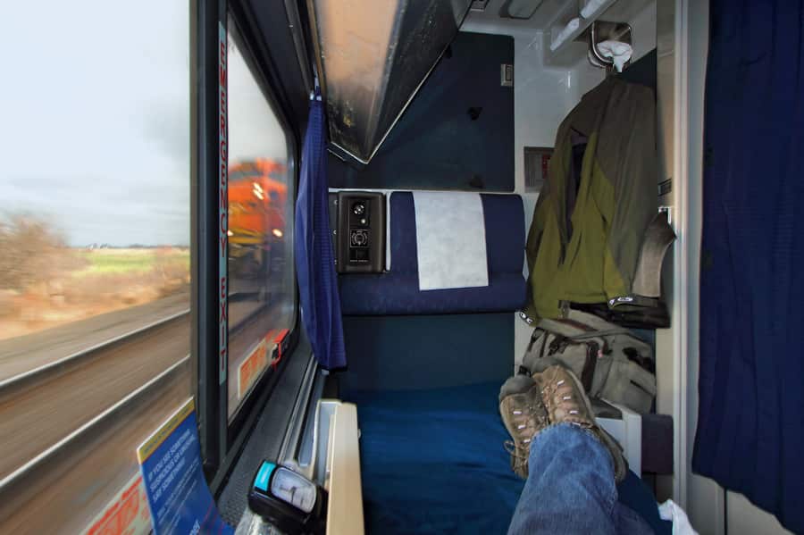 900x600 Roomette interior first person perspective