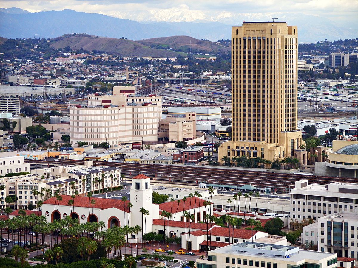 900x600 la union station exterior aerial