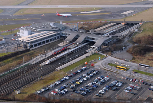 An overhead photo os the mainline railroad station at Dusseldorf Airport.