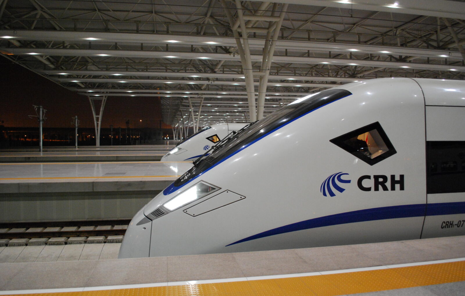 Two overnight trains headed for Beijing are awaiting passengers in the Shanghai station.