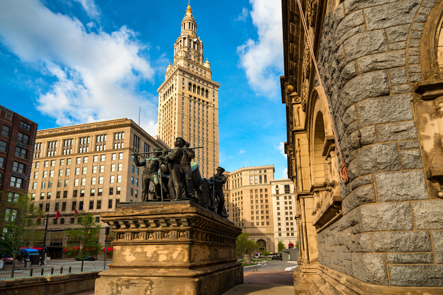 A picture of Cleveland's Terminal Tower with the war memorial in the fourground. 