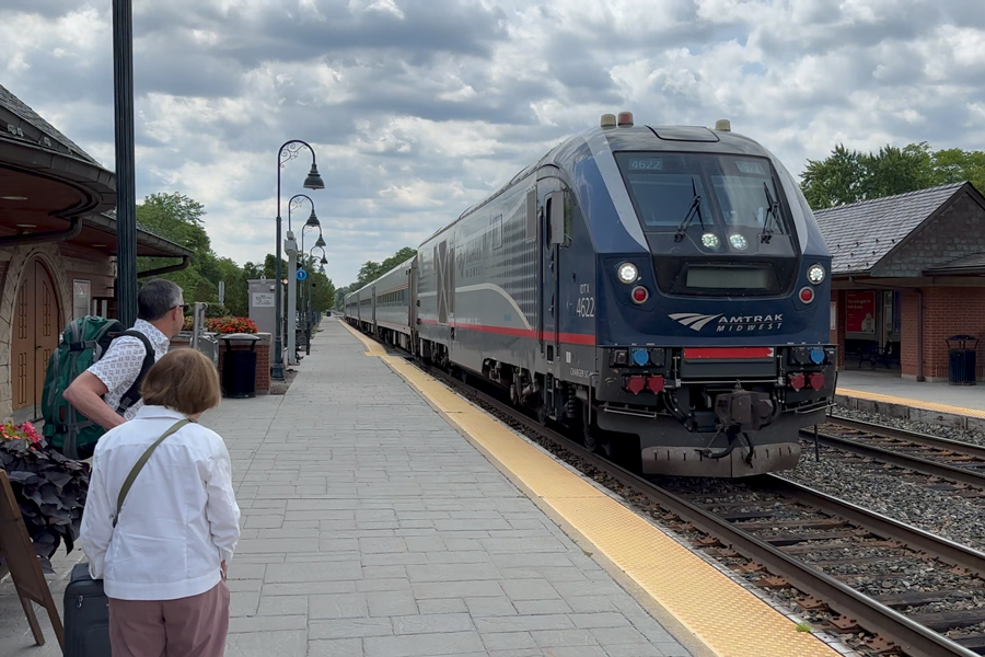 An Amtrak train headed for Milwaukee is arriving at Gelnview.