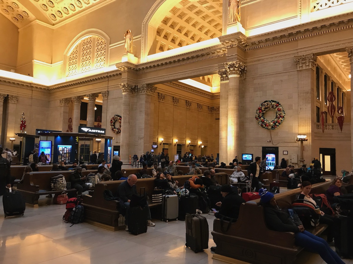 Chicago Union Station's busy great hall.