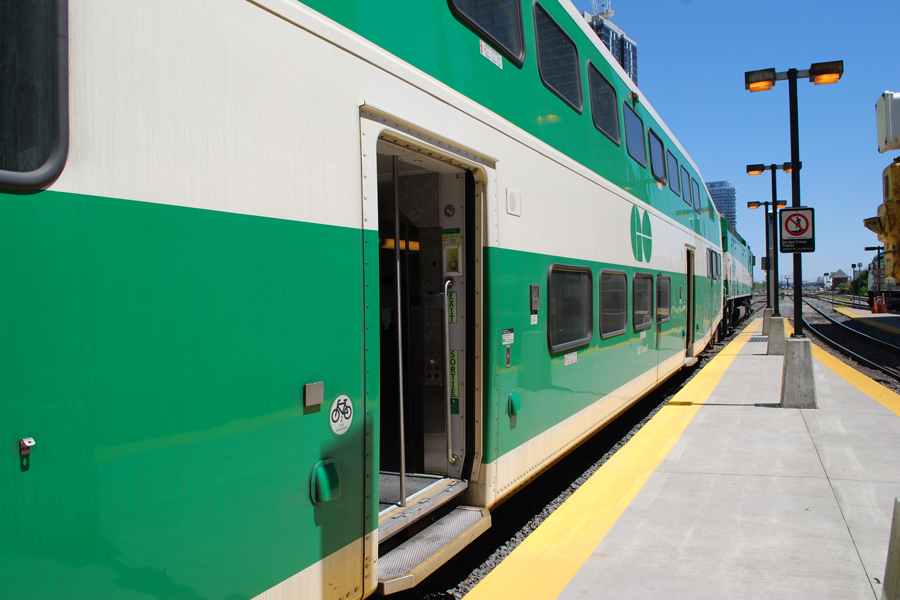 A GO Train is waiting to load passengers at Toronto Union Station.