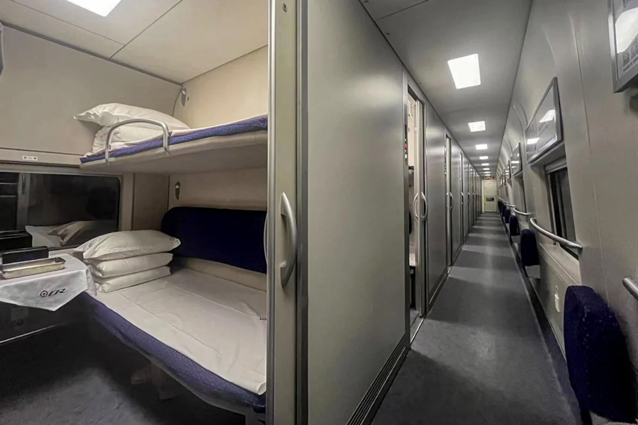 China_High_Speed_Sleeper_Interior_900x600