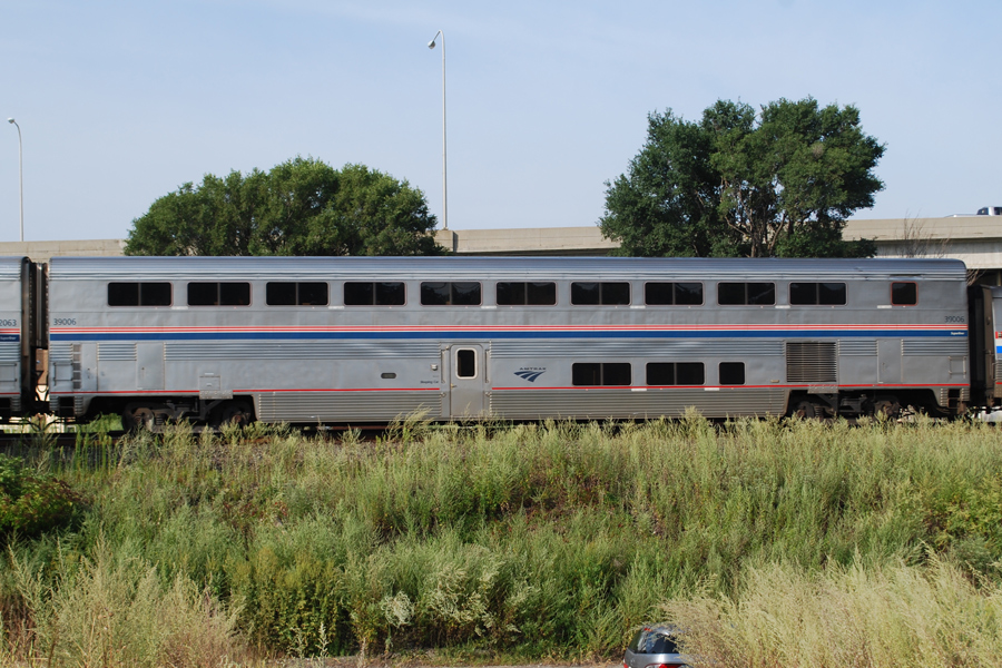 sagging_superliner_DSC_0707_Harnish_900x600 An Amtrak Superliner from the side, with wrinkles in the side panels.